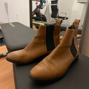 Everlane Chelsea Booties. Size 7.5